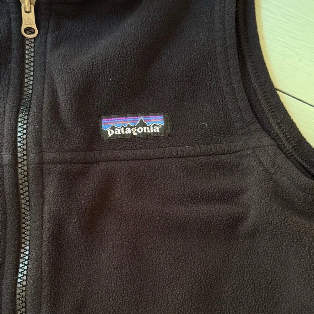 Kids Patagonia Black Fleece Vest with gray Collar